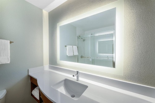 Holiday Inn Express Colorado Springs-Airport image 1