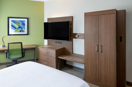 Holiday Inn Express Colorado Springs-Airport image 16