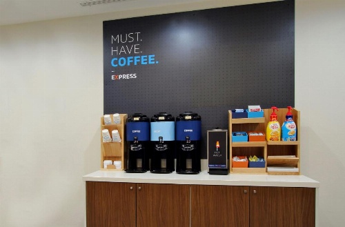 Holiday Inn Express Colorado Springs-Airport image 25